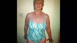 Una donna con grandi ...