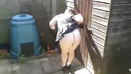 La madre nutre un be ...