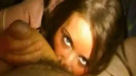 Ragazza con grandi d ...