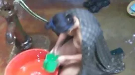 Una bambola in panta ...